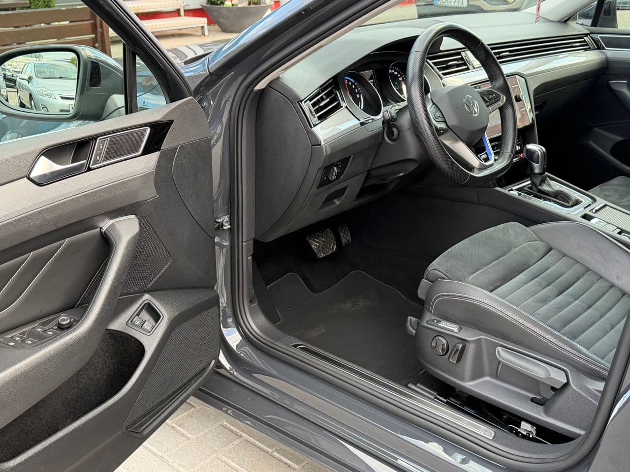 2020 Volkswagen Passat GTE — Miniatură 7