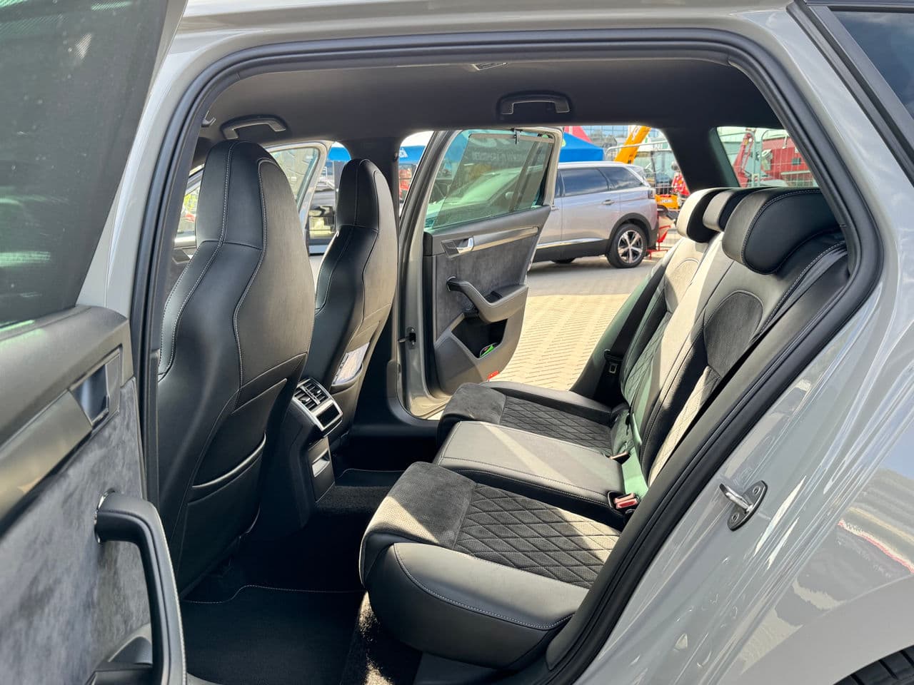 2021 Skoda Superb — Miniatură 13