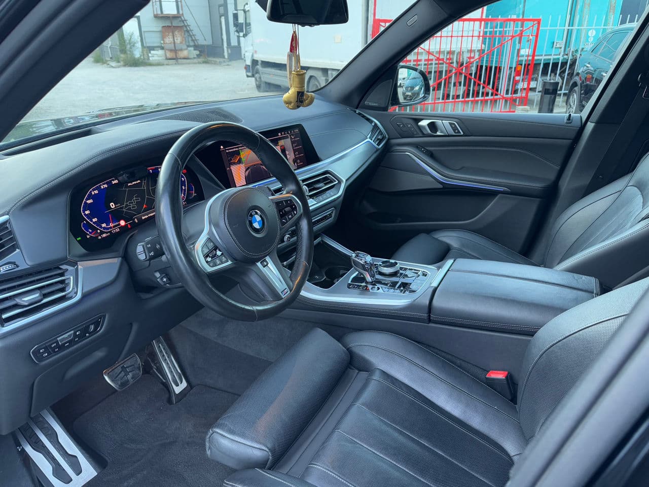 BMW X5 4.0i 2019 — Миниатюра 5