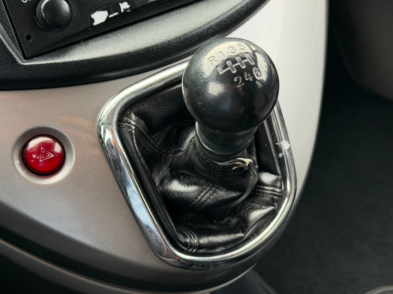 2005 Mitsubishi Grandis — Miniatură 13