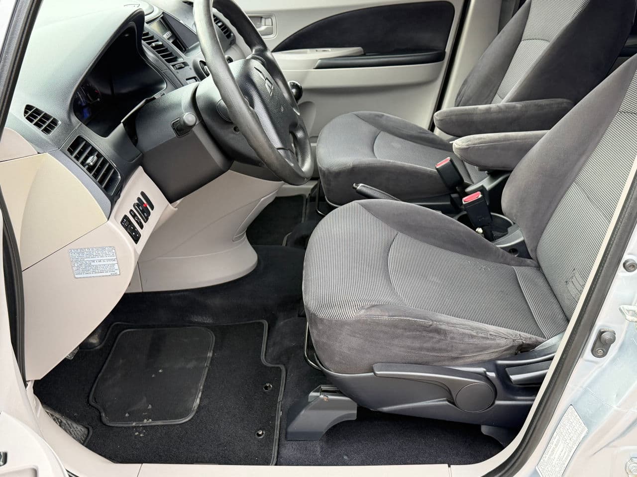 2005 Mitsubishi Grandis — Miniatură 6