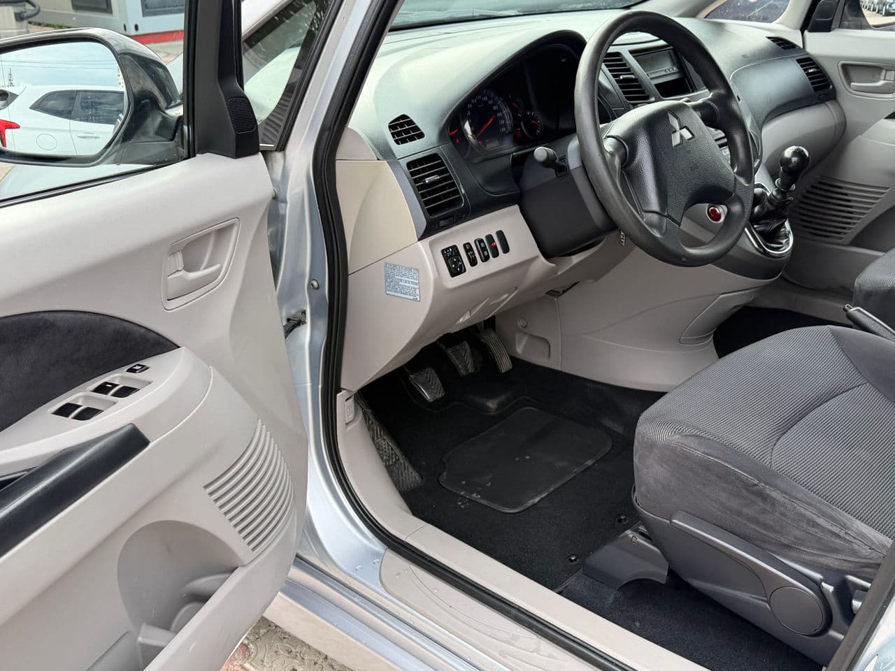 2005 Mitsubishi Grandis — Miniatură 5