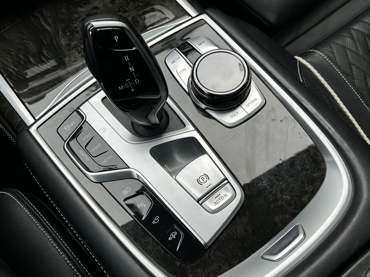 2019 BMW 745e — Miniatură 16