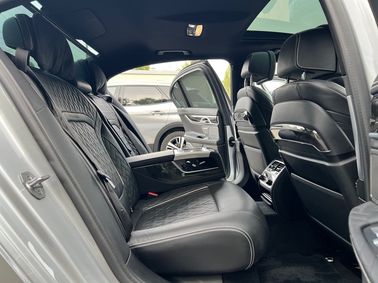 2019 BMW 745e — Miniatură 18
