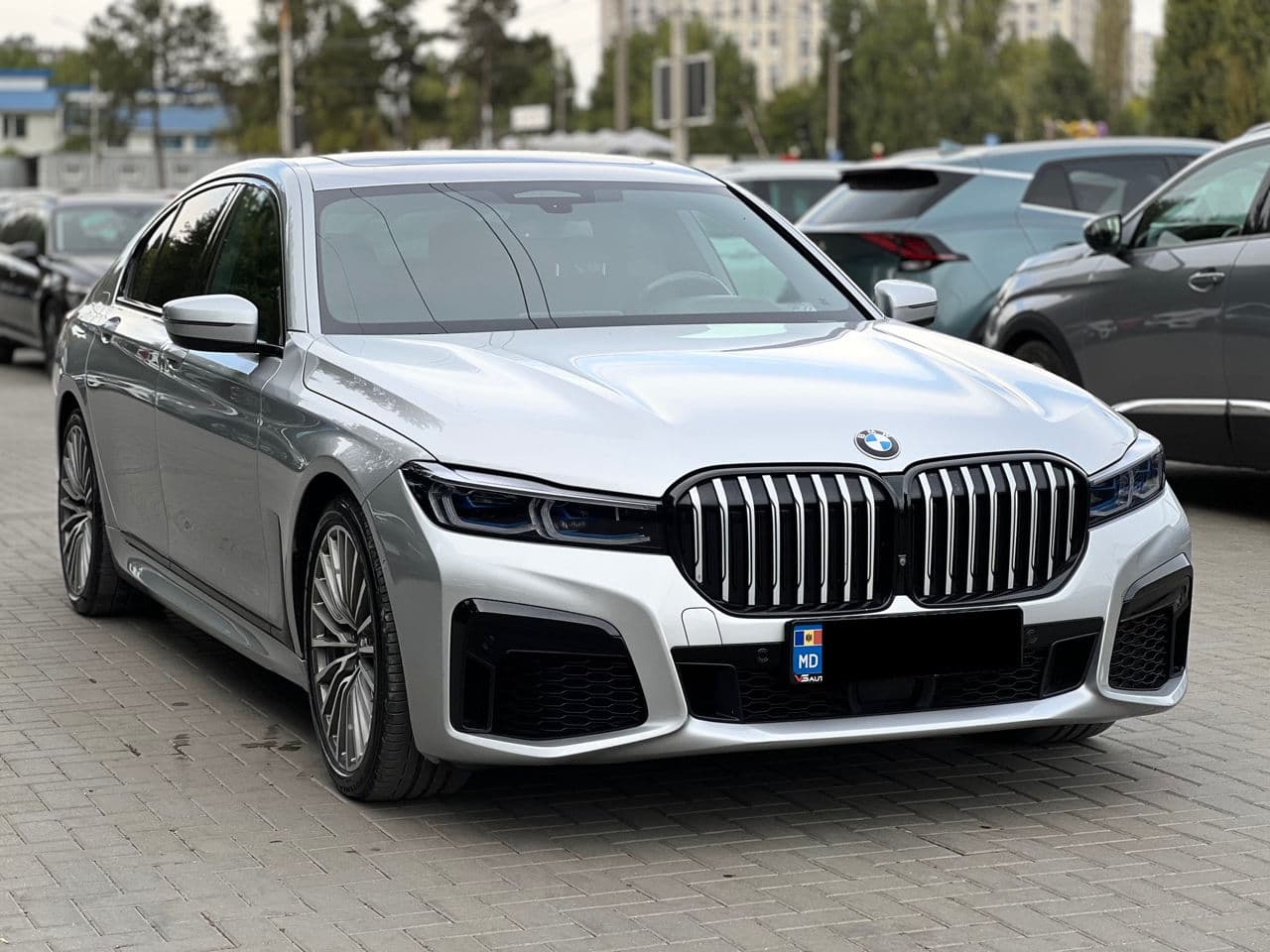 2019 BMW 745e — Miniatură 3