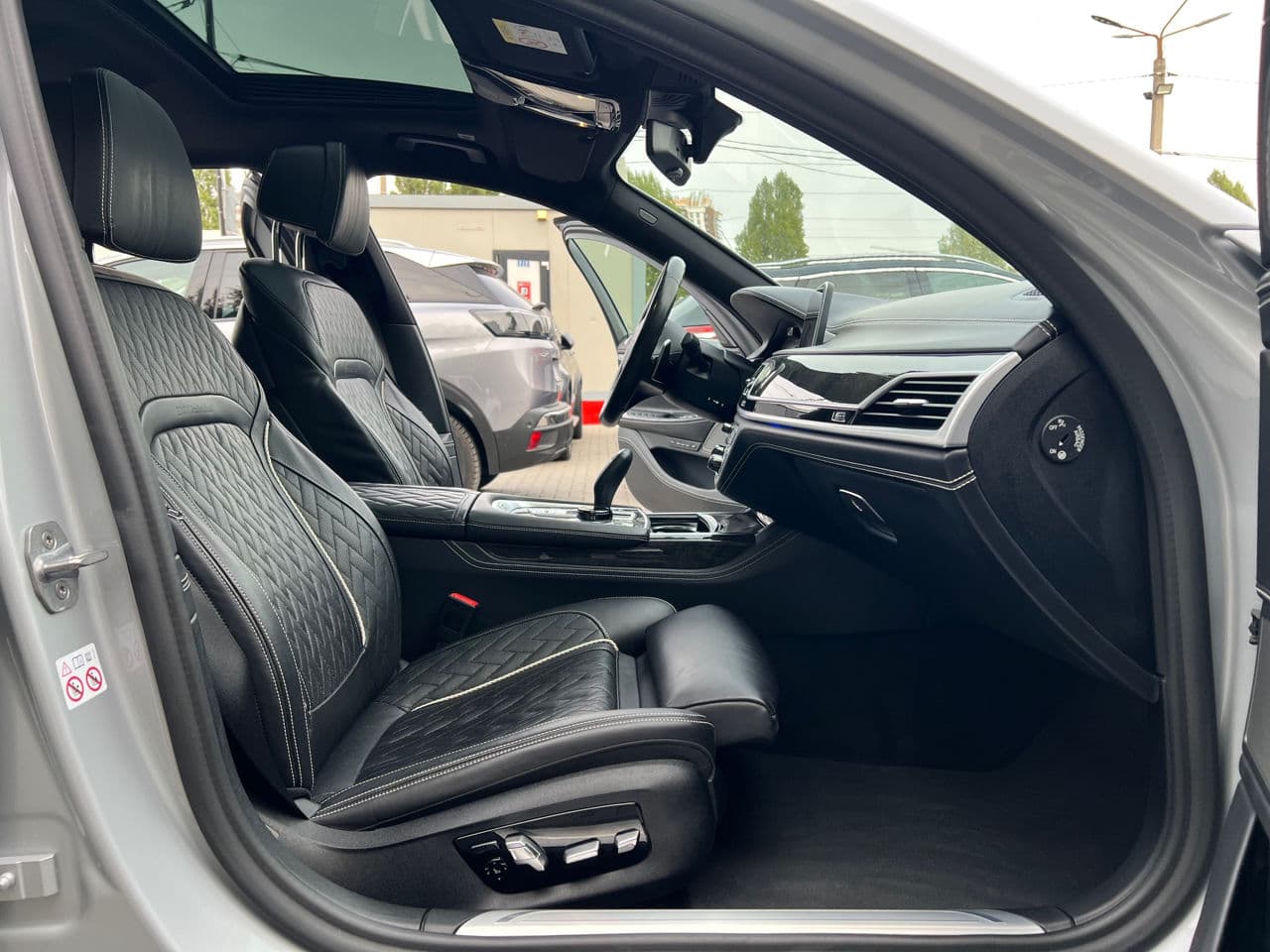 2019 BMW 745e — Miniatură 17