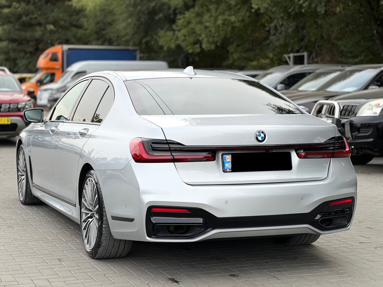 2019 BMW 745e — Miniatură 4