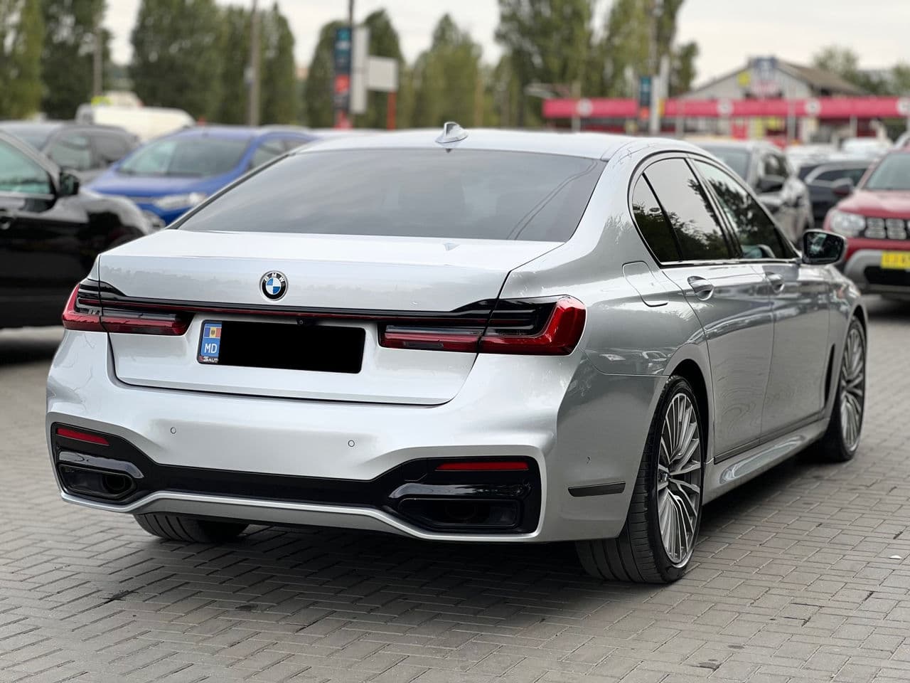 2019 BMW 745e — Miniatură 2
