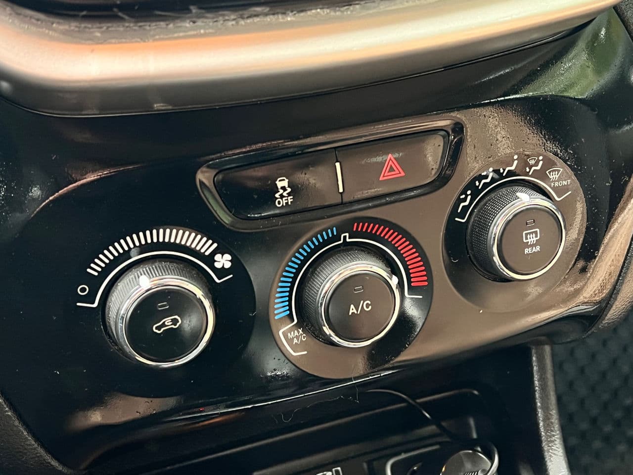 2014 Jeep Cherokee — Miniatură 13