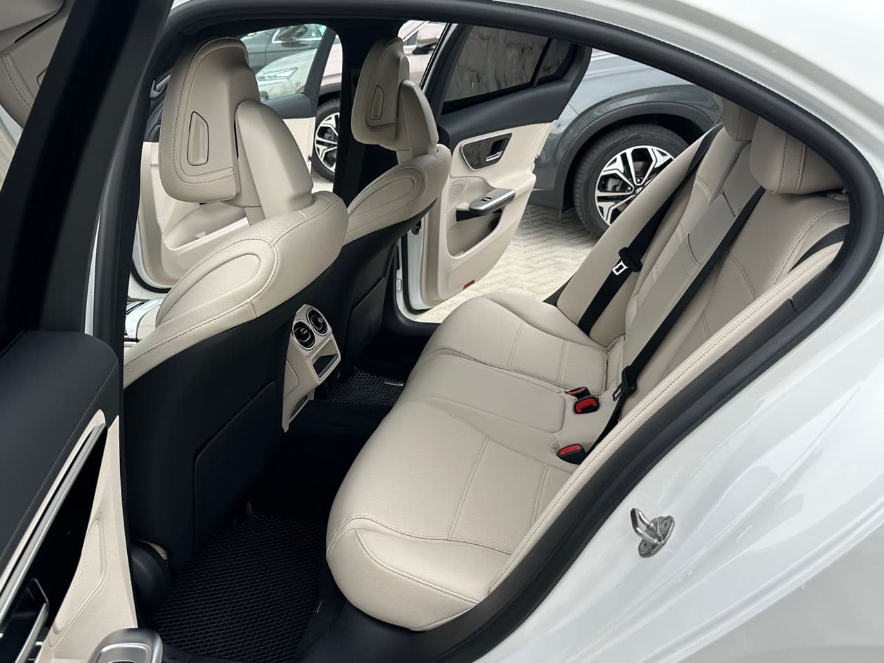 2023 Mercedes C 180 — Miniatură 12