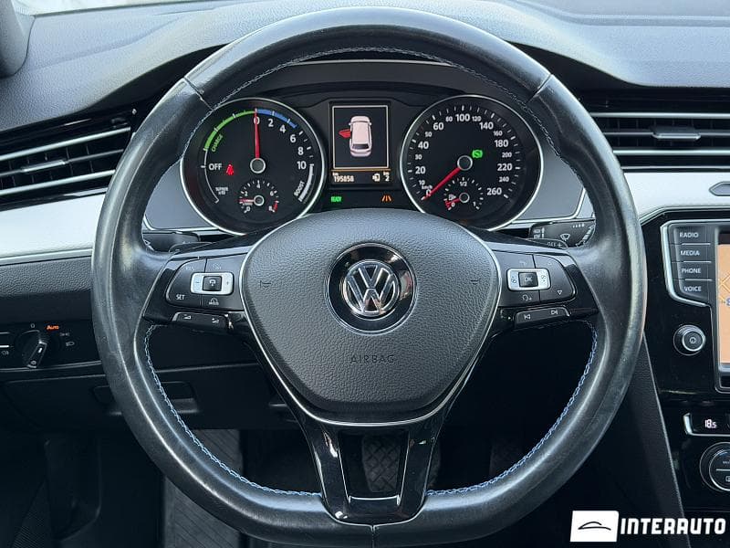 2015 Volkswagen Passat GTE — Miniatură 12
