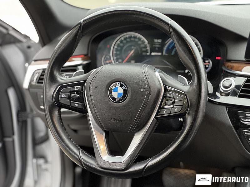 2018 BMW 530e — Miniatură 8
