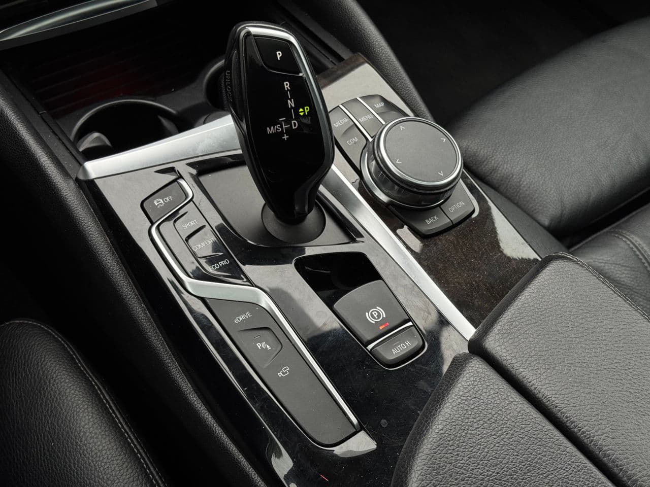 2018 BMW 530e — Miniatură 13