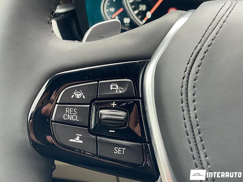 2017 BMW 530 — Miniatură 11