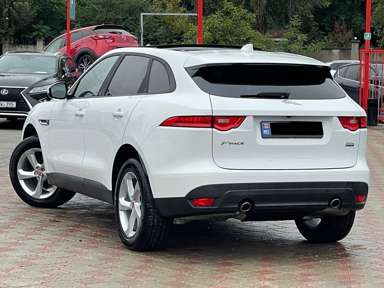 2018 Jaguar F-Pace — Miniatură 2