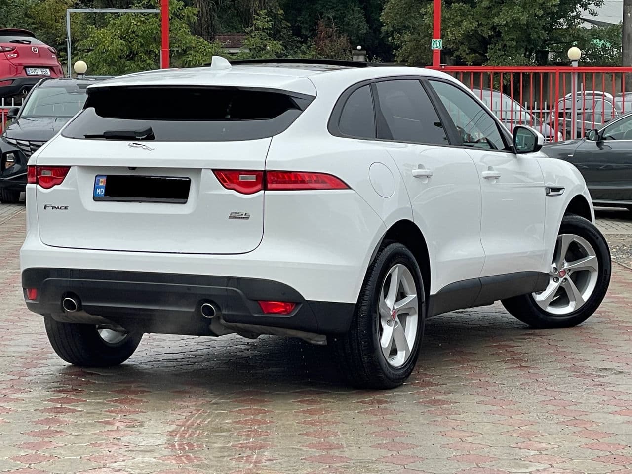 2018 Jaguar F-Pace — Miniatură 3