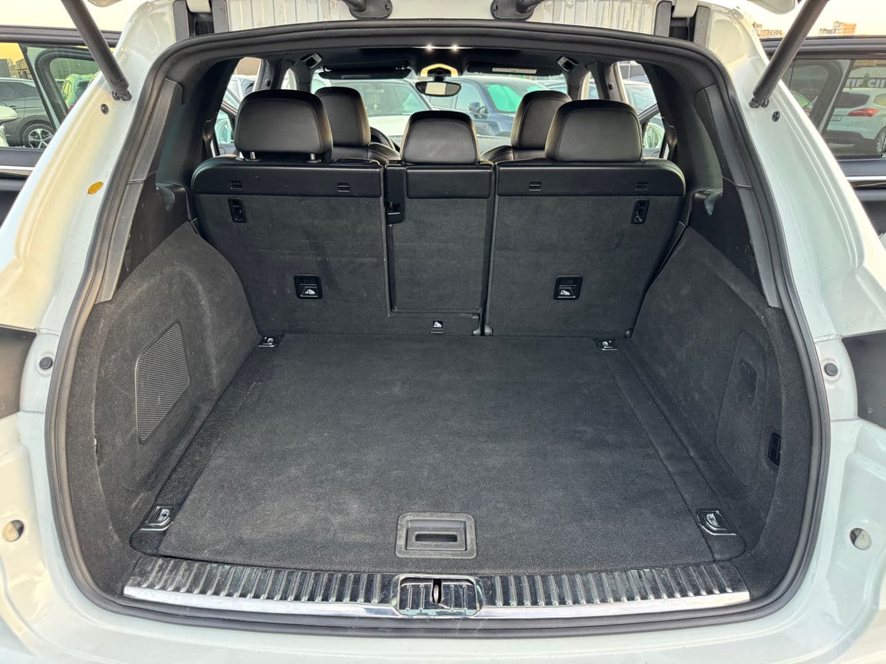 2016 Porsche Cayenne S Hybrid — Miniatură 18