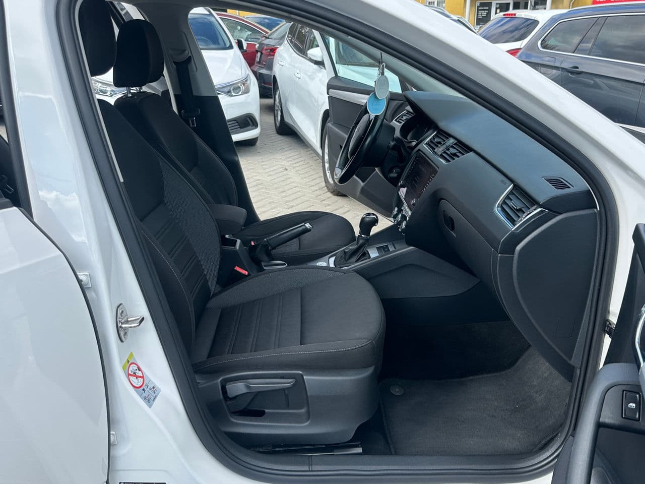 2018 Skoda Octavia — Miniatură 15