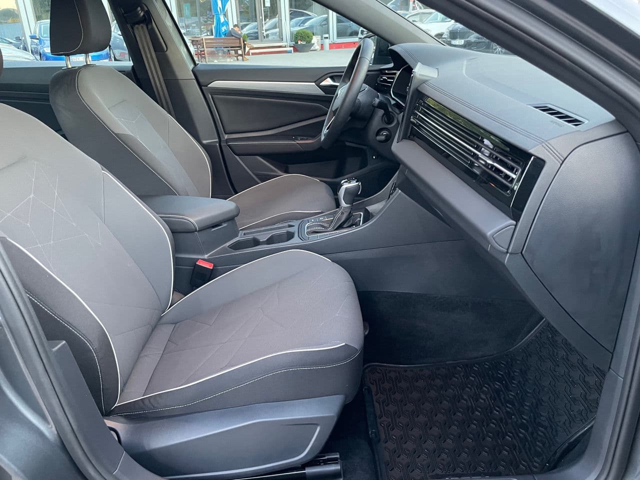 2025 Volkswagen Jetta — Miniatură 14