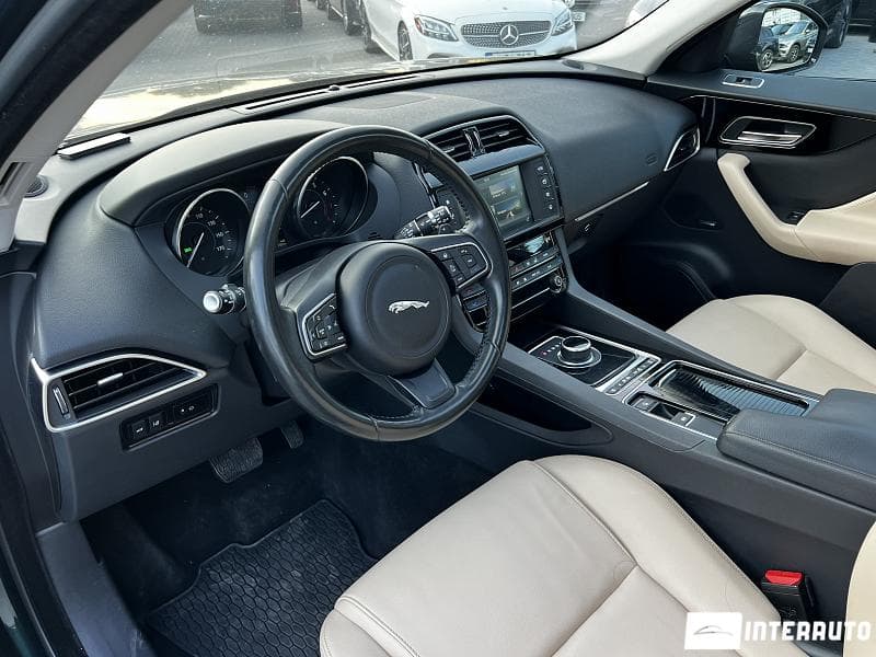 2017 Jaguar F-Pace — Miniatură 5