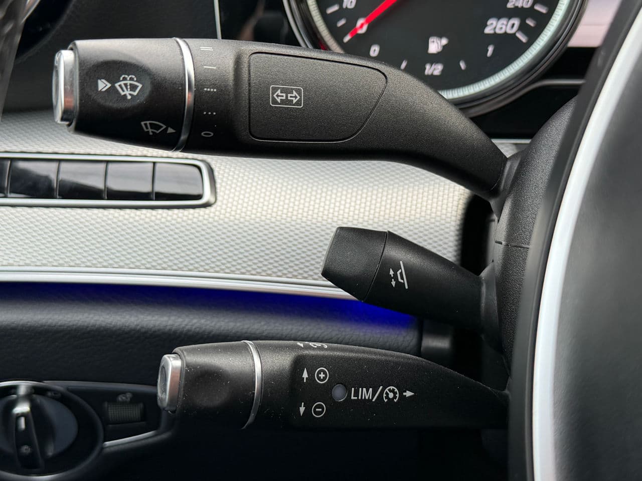 2018 Mercedes E 200 — Miniatură 11
