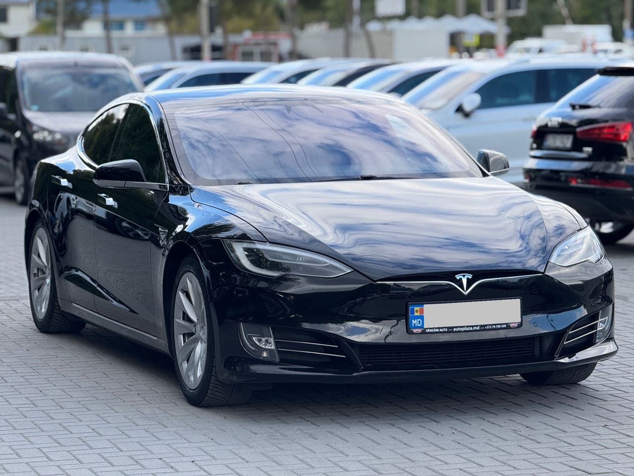 Tesla Model S 2018 — Миниатюра 3
