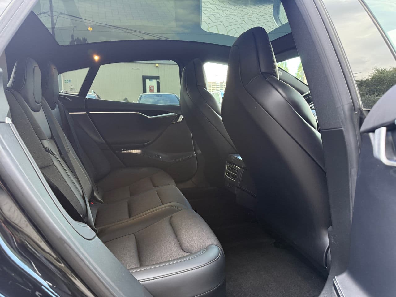 Tesla Model S 2018 — Миниатюра 15