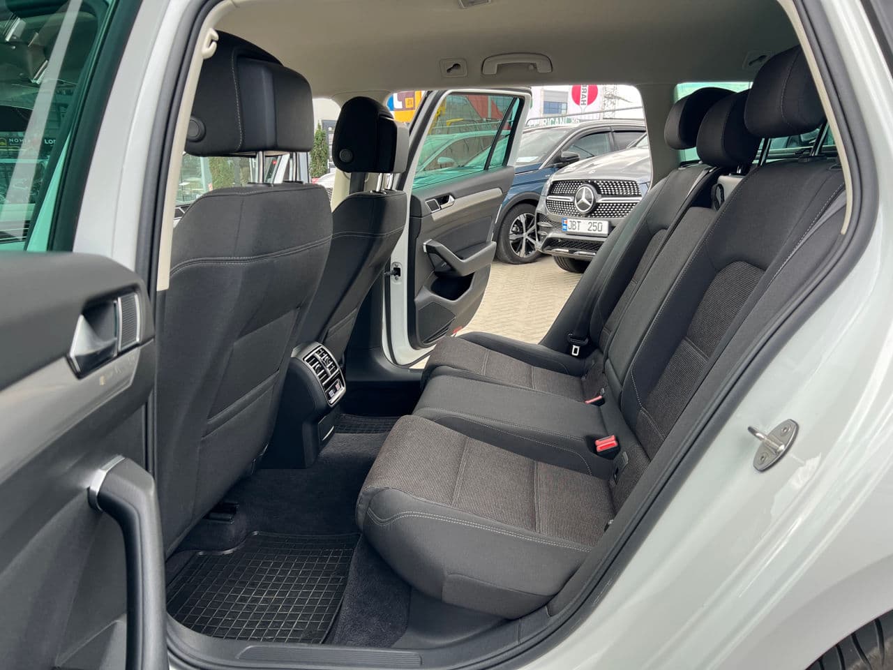 2018 Volkswagen Passat — Miniatură 13