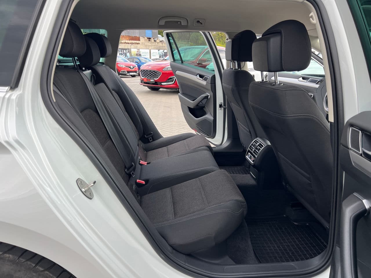 2018 Volkswagen Passat — Miniatură 14