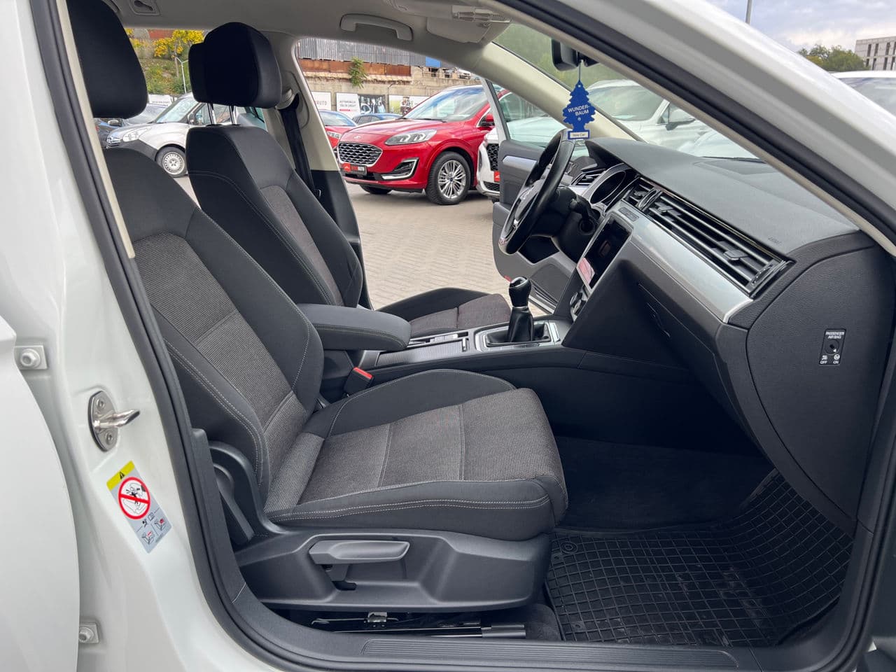 2018 Volkswagen Passat — Miniatură 15