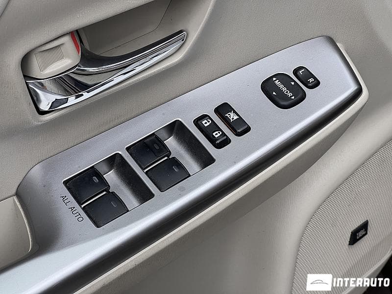 Toyota Prius Plus / V 2016 — Миниатюра 21