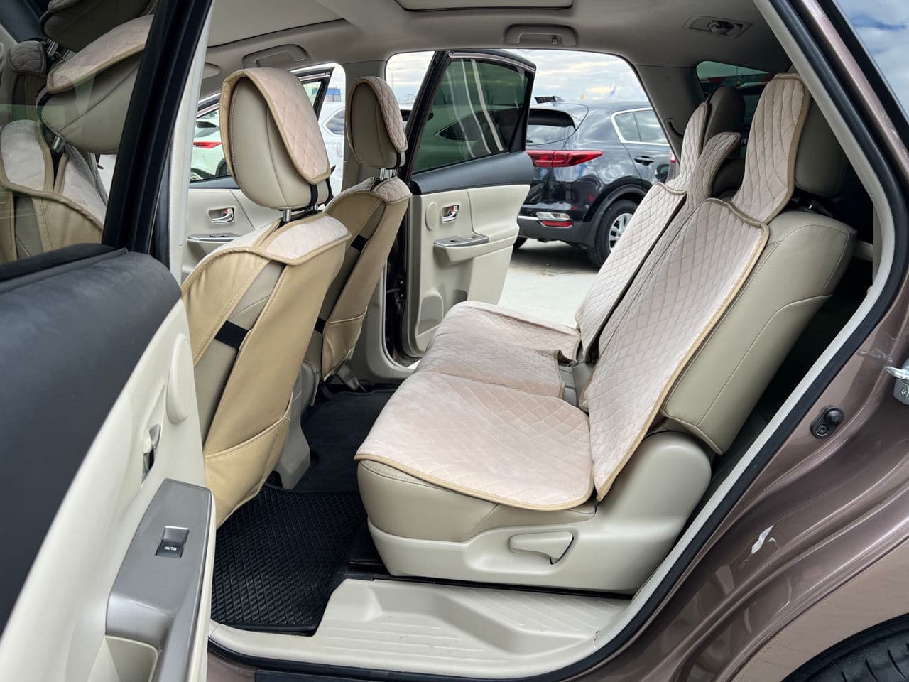 Toyota Prius Plus / V 2016 — Миниатюра 13