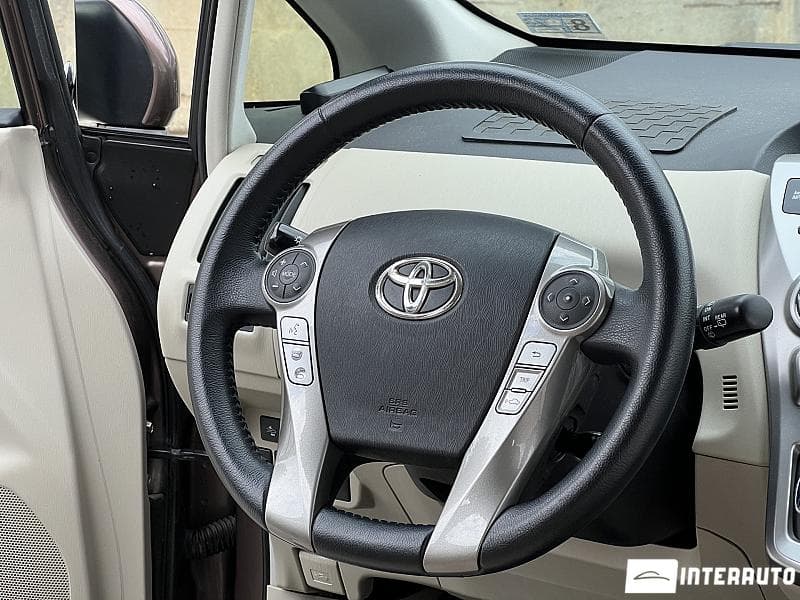 Toyota Prius Plus / V 2016 — Миниатюра 7