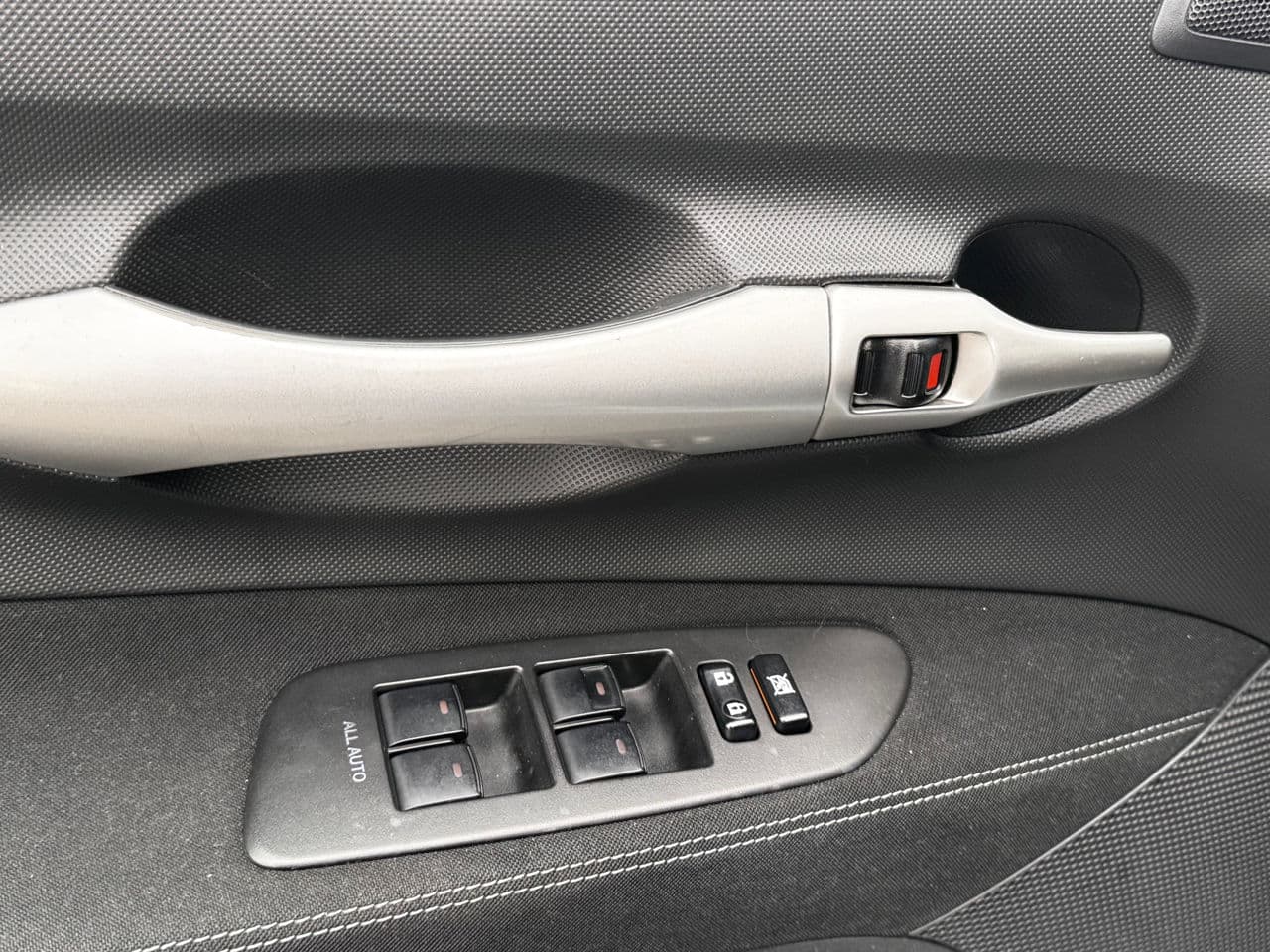 2010 Toyota Auris — Miniatură 15