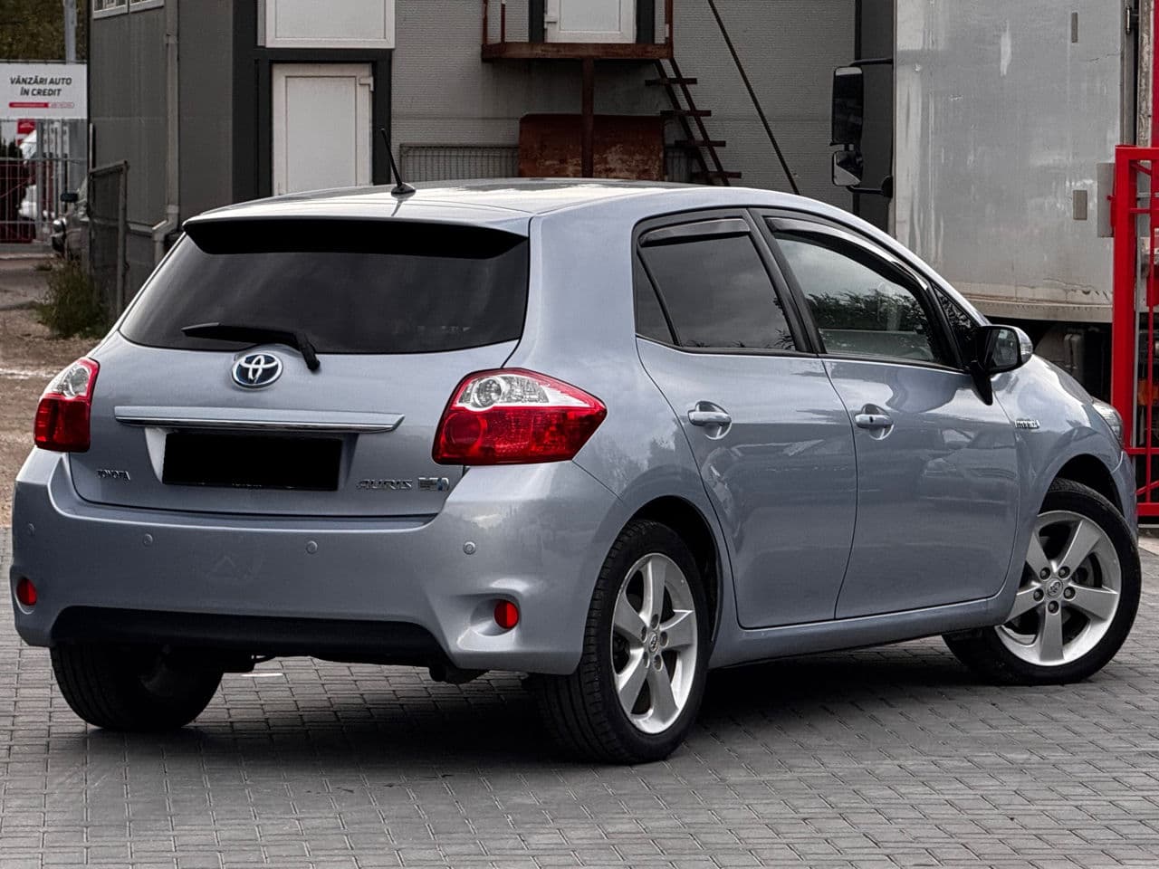 2010 Toyota Auris — Miniatură 2