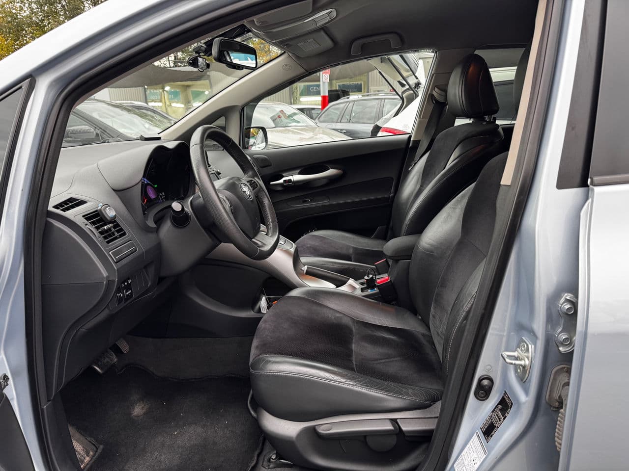 2010 Toyota Auris — Miniatură 5