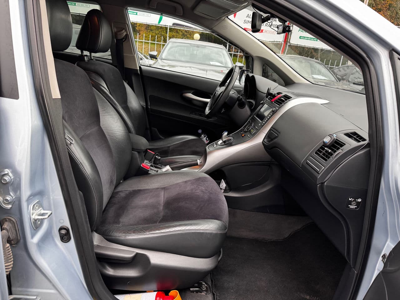 2010 Toyota Auris — Miniatură 6