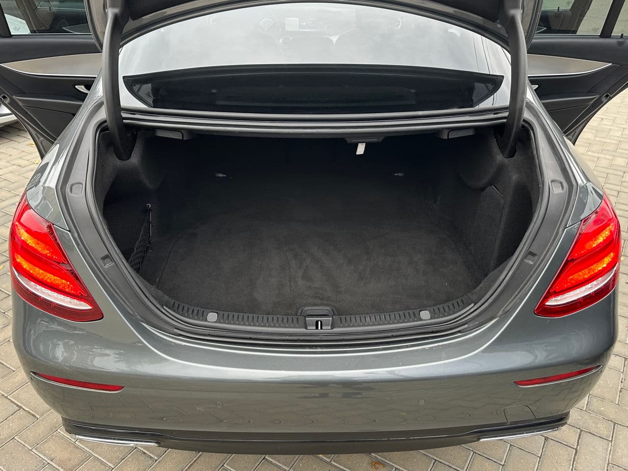2019 Mercedes E 220 — Miniatură 20