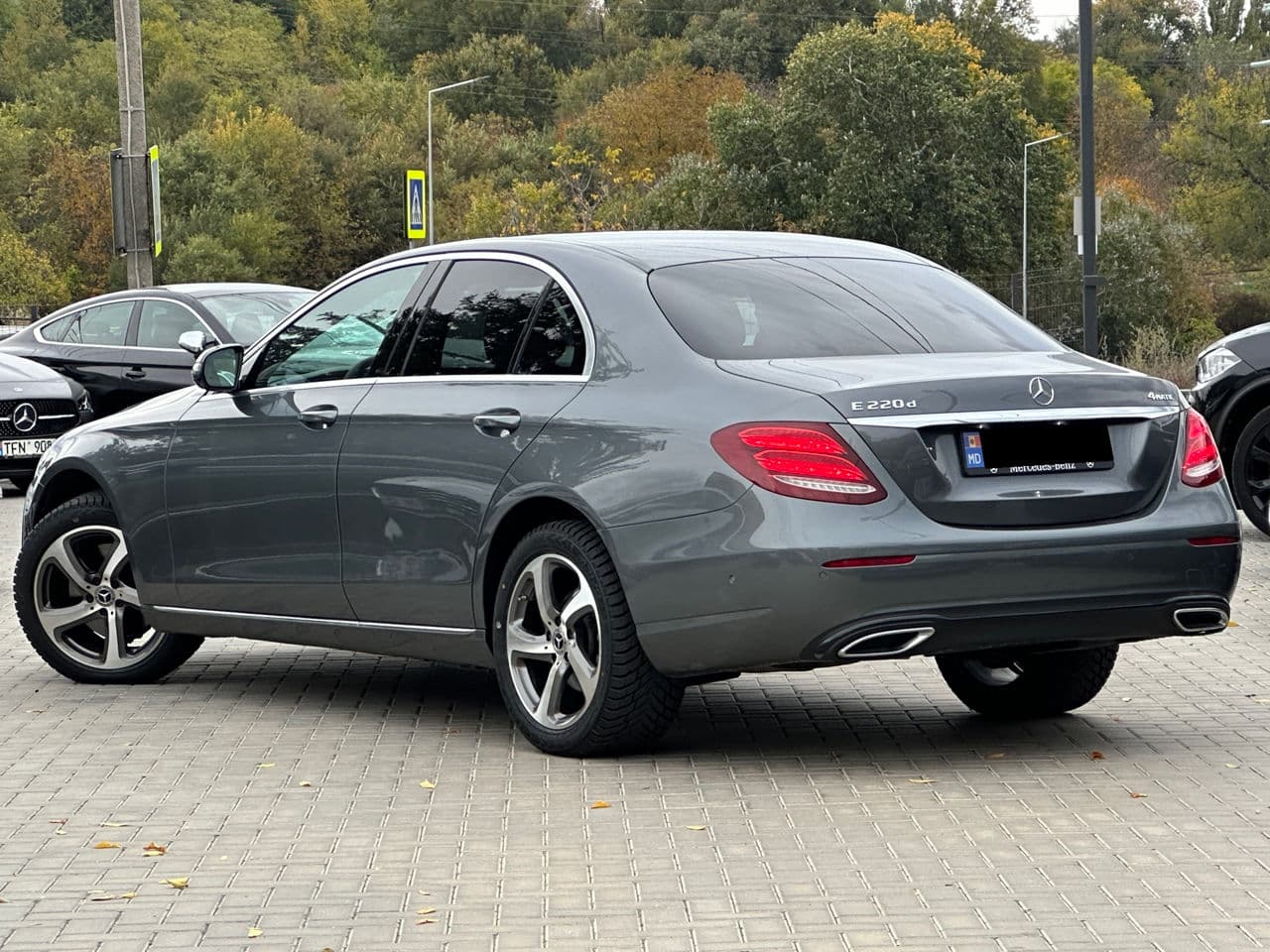 2019 Mercedes E 220 — Miniatură 4