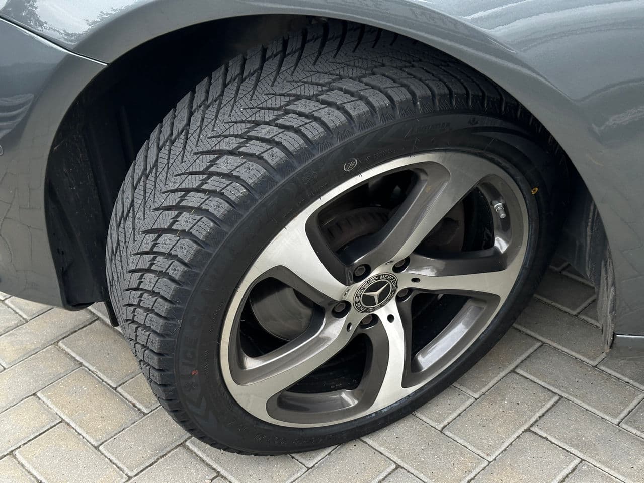 2019 Mercedes E 220 — Miniatură 18