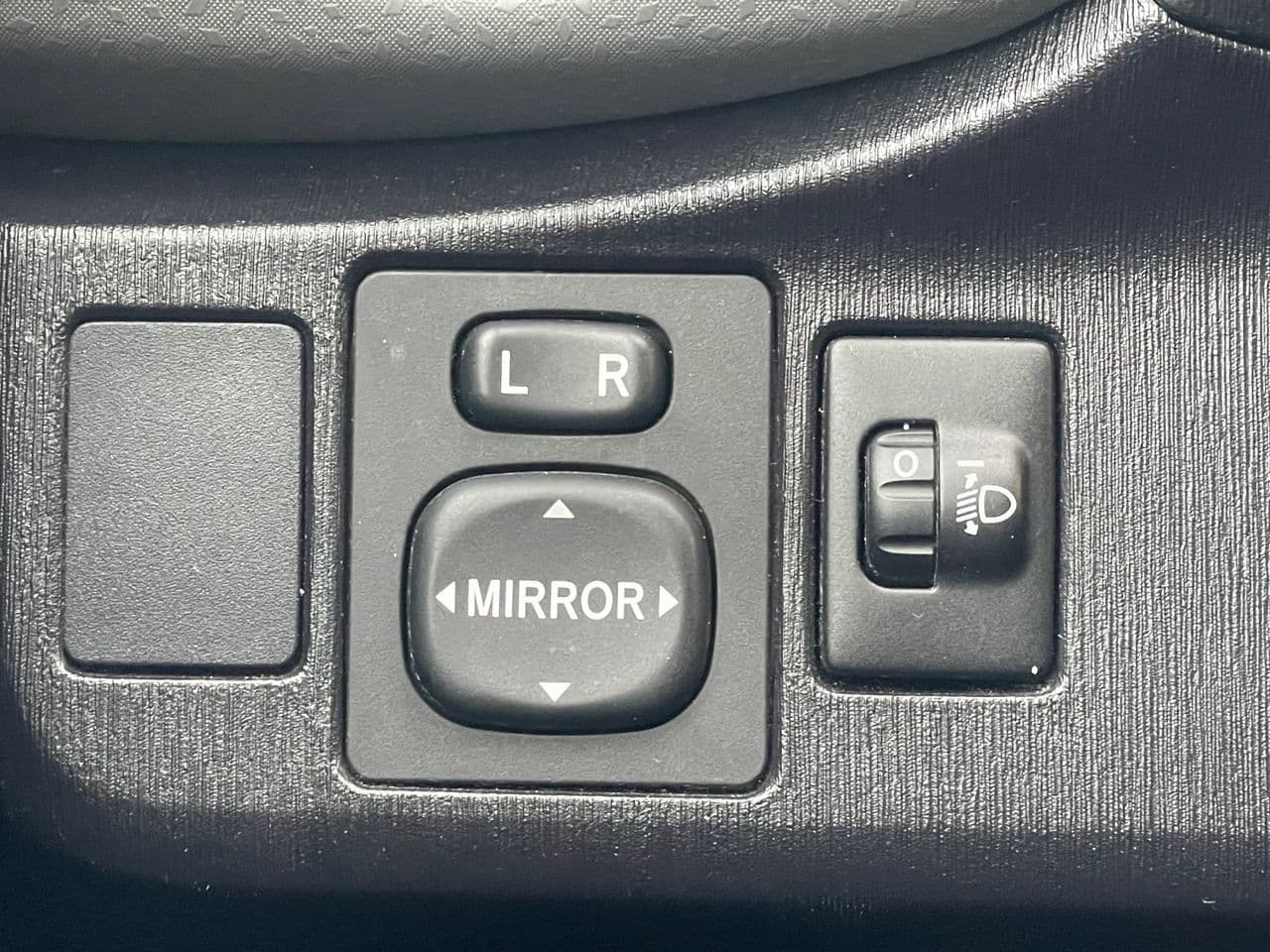 Toyota Yaris 2012 — Миниатюра 8