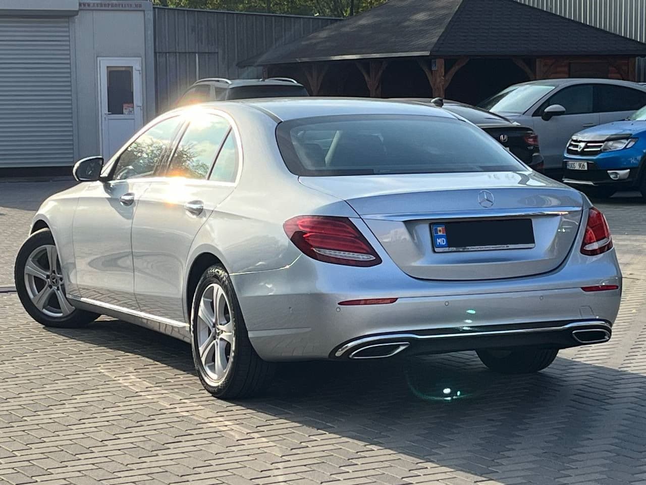 2017 Mercedes E 220 — Miniatură 4