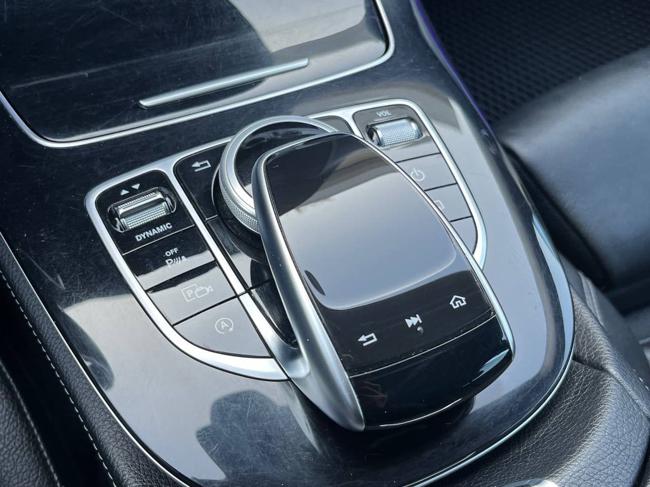 2017 Mercedes E 220 — Miniatură 14