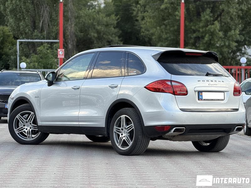 2011 Porsche Cayenne — Miniatură 3