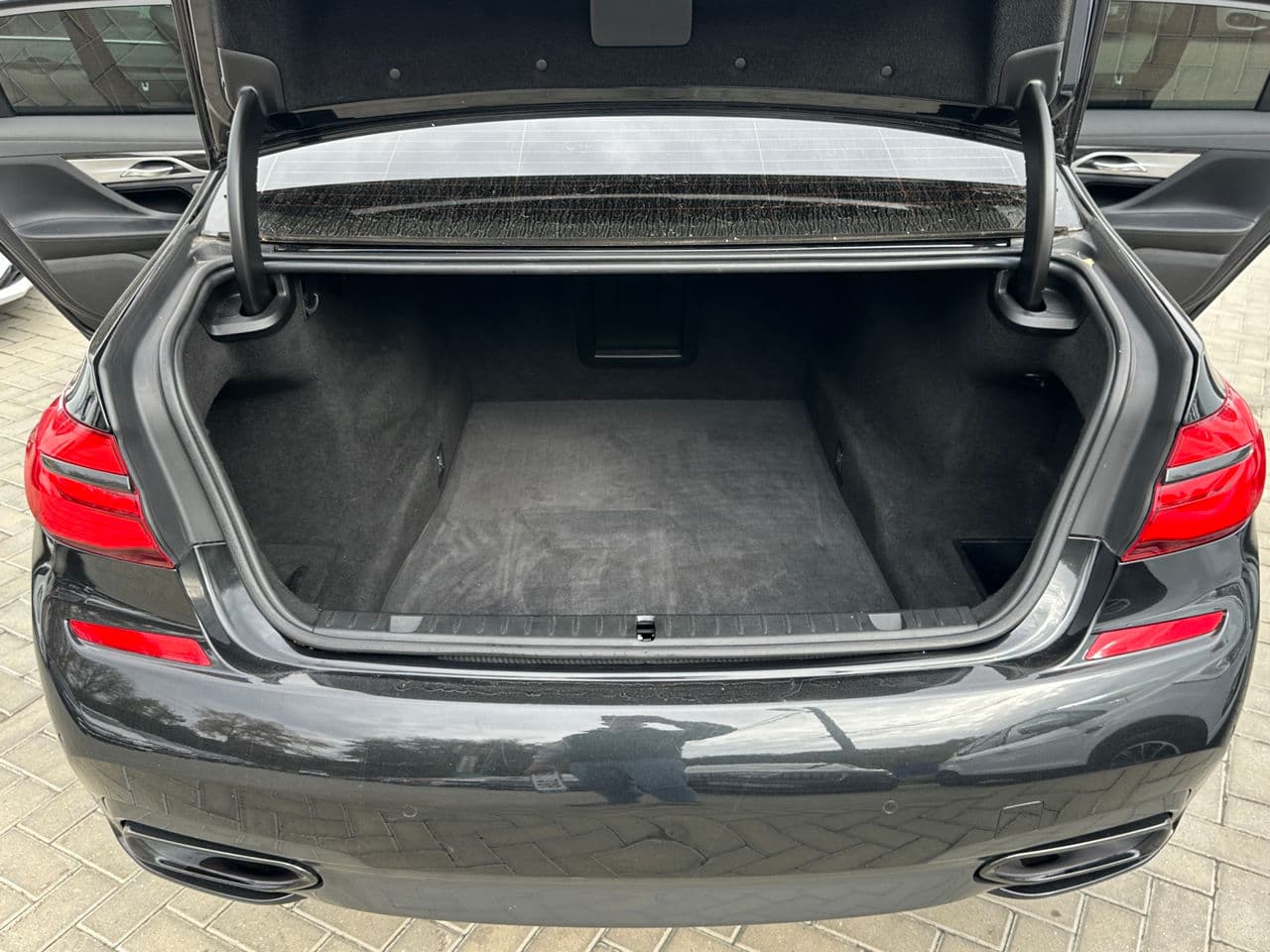2017 BMW 740 — Miniatură 28