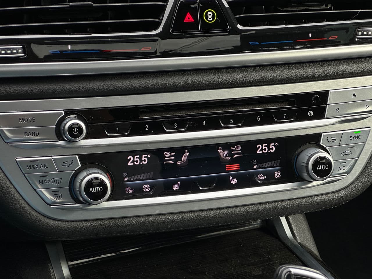 2017 BMW 740 — Miniatură 12