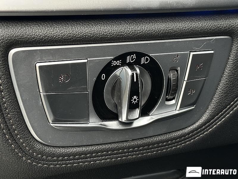 2017 BMW 740 — Miniatură 26