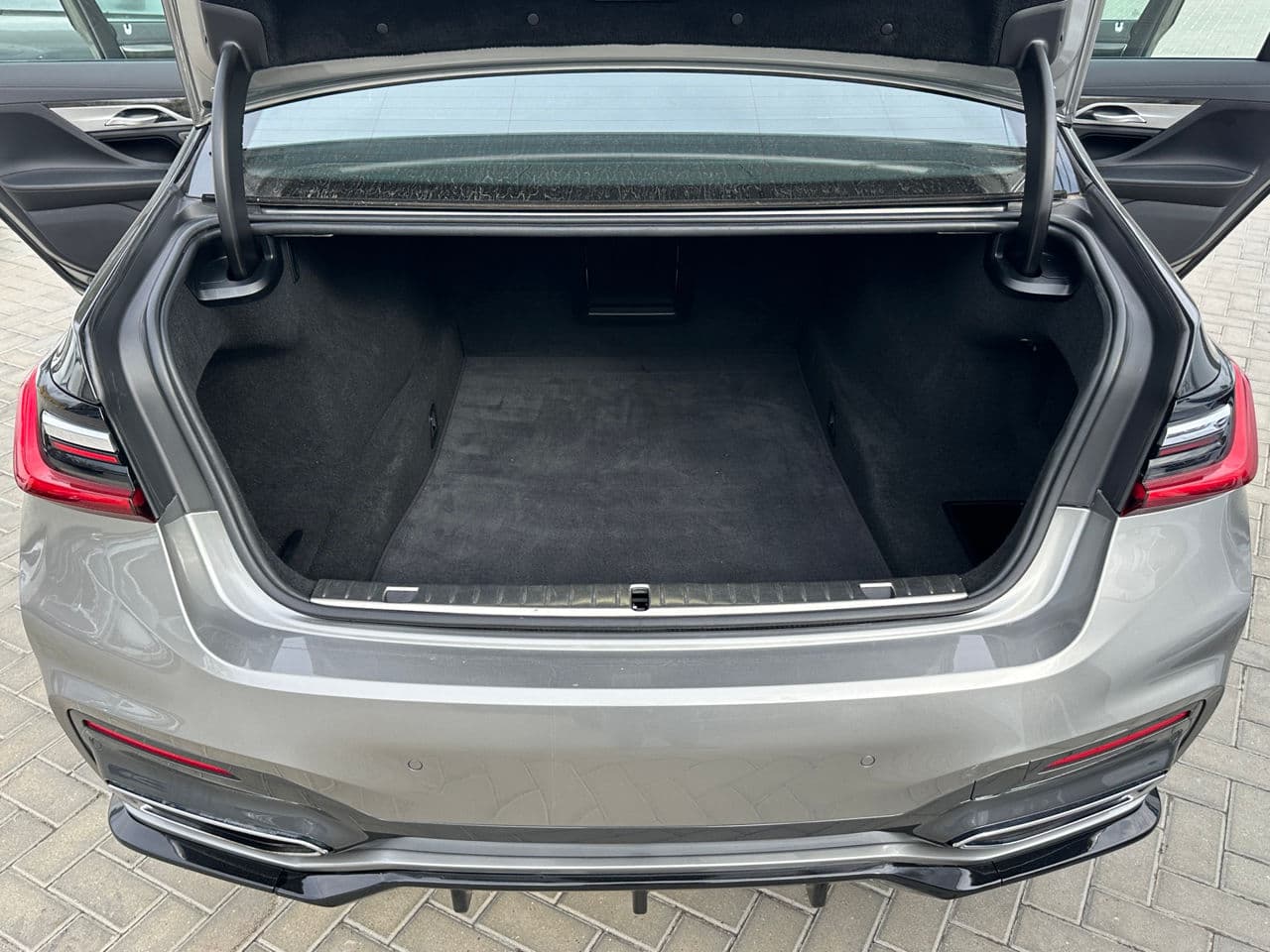 2020 BMW 740 — Miniatură 28