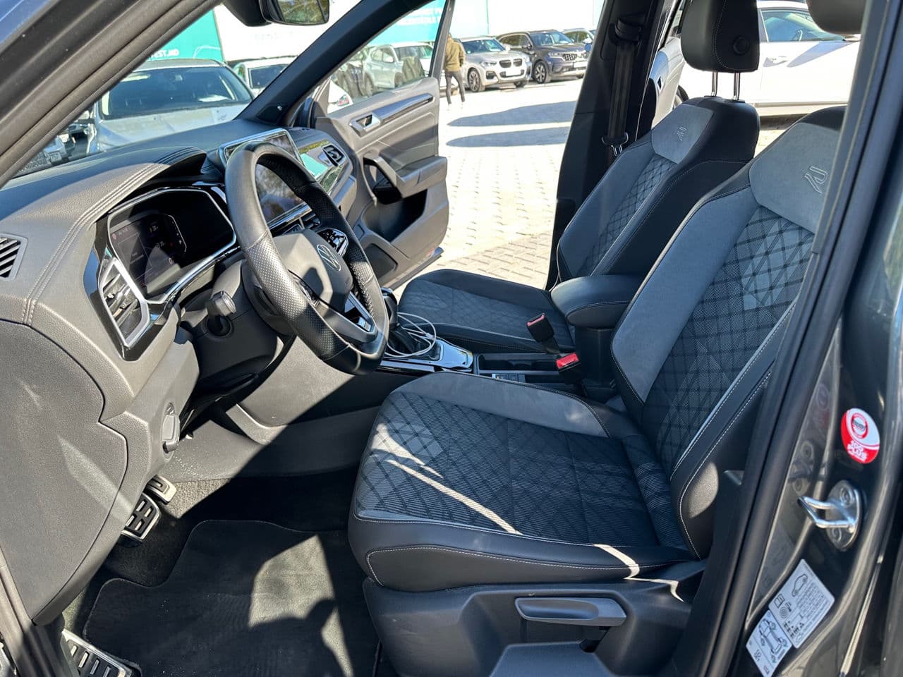 Volkswagen T-Roc 2023 — Миниатюра 7