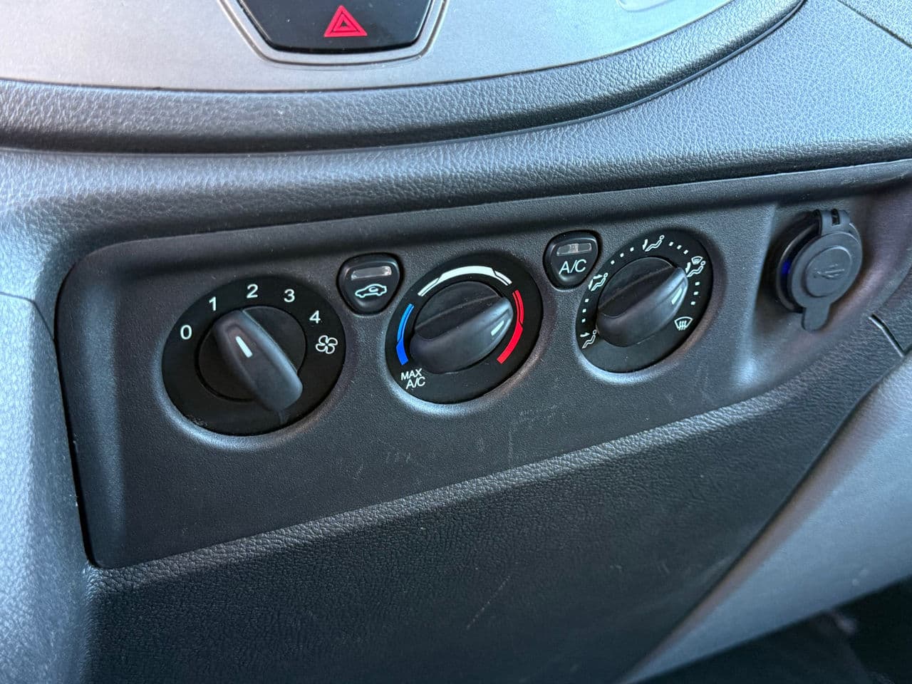 2019 Ford Transit — Miniatură 10